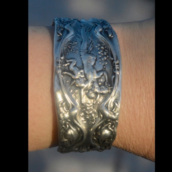 Goddess Cherubs Antique Sterling Silver Bracelet - Picture 2 of 6